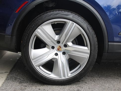 Used 2024 Porsche Macan 4 Electric image 16