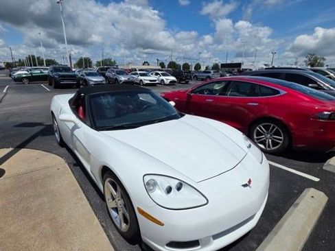 Used 2006 Chevrolet Corvette Convertible w/ Preferred Equipment Group RWD image 2