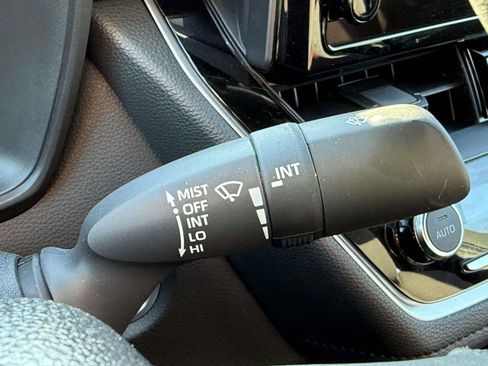 Used 2025 Toyota Corolla SE image 24