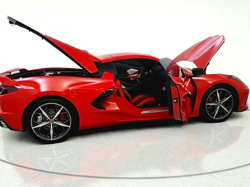 Used 2022 Chevrolet Corvette Stingray Preferred Cpe w/ Z51 Performance Package RWD image 15