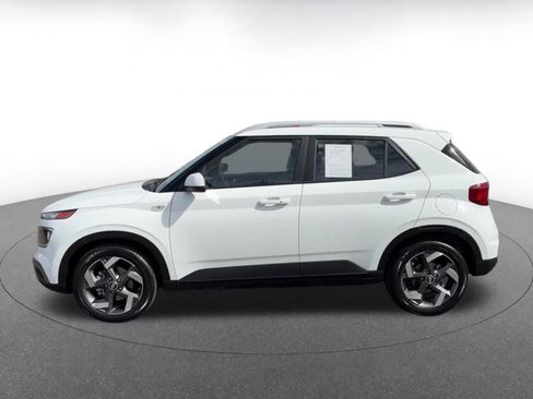 Used 2025 Hyundai Venue SEL image 9