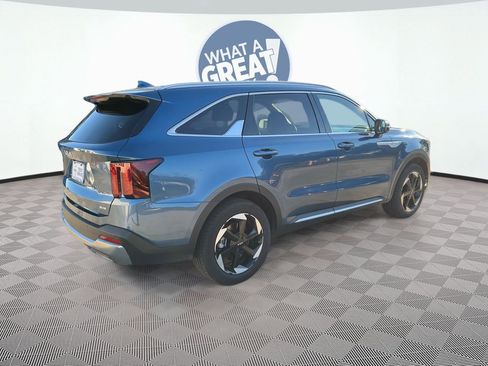 Certified 2025 Kia Sorento EX image 7