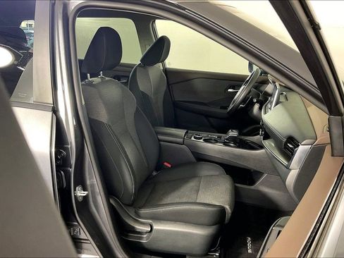 Used 2022 Nissan Rogue SV image 10