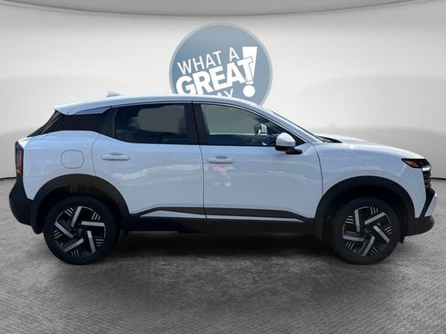 Used 2025 Nissan Kicks SV FWD image 2
