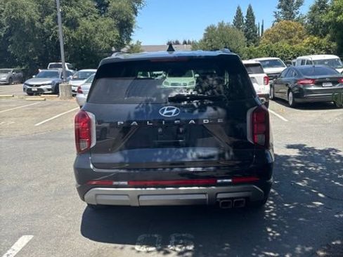 Used 2024 Hyundai Palisade SEL FWD image 2