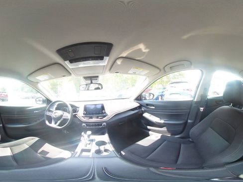 Used 2025 Nissan Altima 2.5 SV FWD image 37
