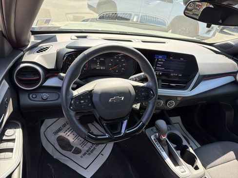 Used 2024 Chevrolet Trax RS FWD image 14