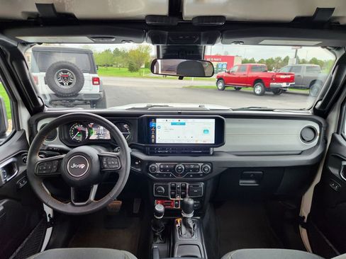 Used 2024 Jeep Wrangler Unlimited AWD/4WD image 19