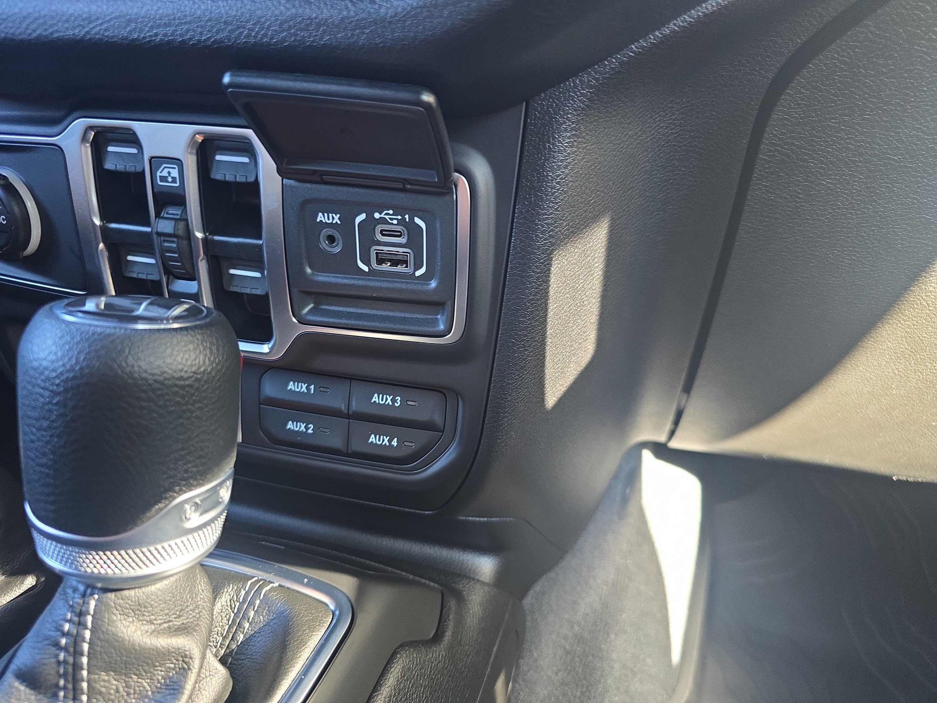Used 2025 Jeep Wrangler Unlimited Sport AWD/4WD image 36