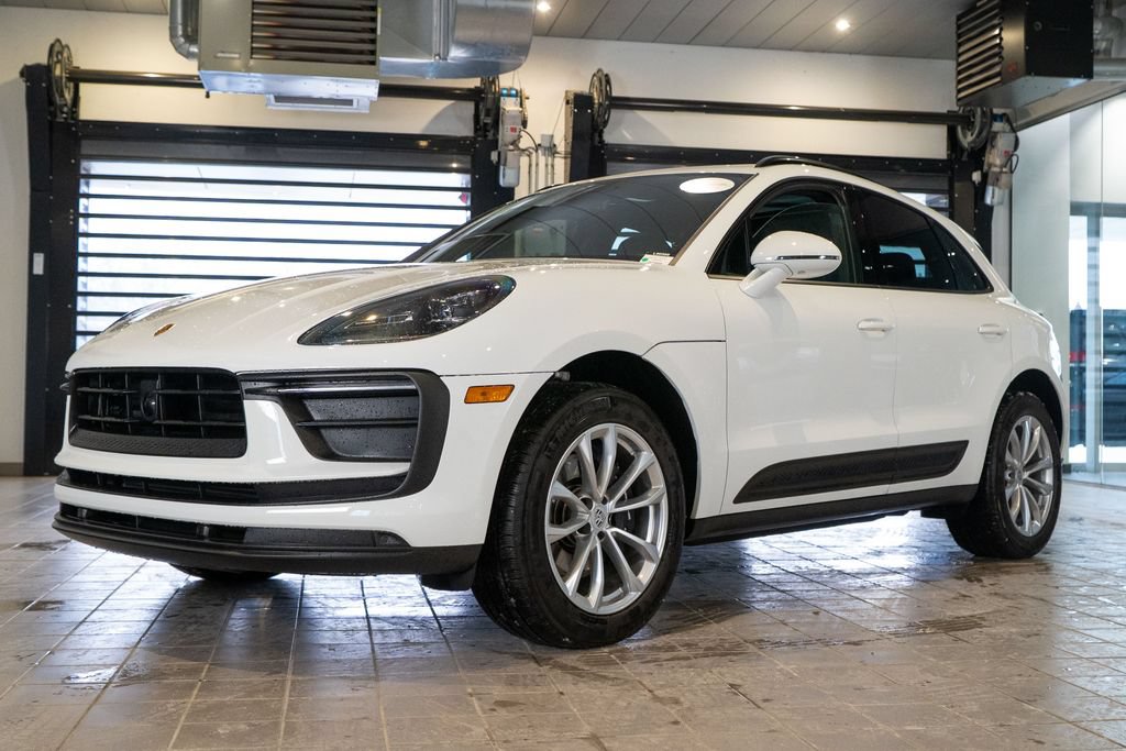 Certified 2026 Porsche Macan AWD/4WD image 1