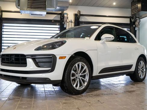 Certified 2026 Porsche Macan AWD/4WD image 1