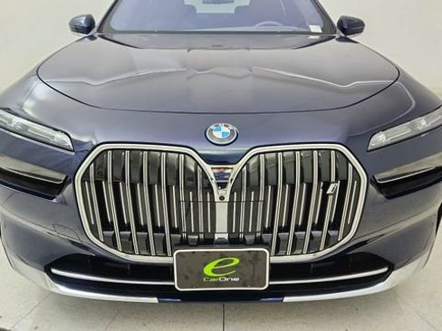 Used 2025 BMW i7 eDrive50 w/ Executive Package image 8