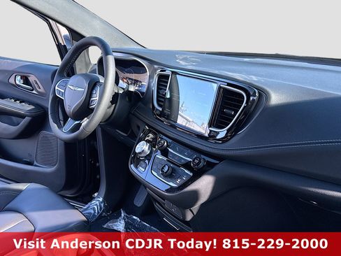 New 2026 Chrysler Pacifica Select AWD/4WD image 5