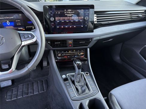 Used 2026 Volkswagen Jetta SE FWD image 27