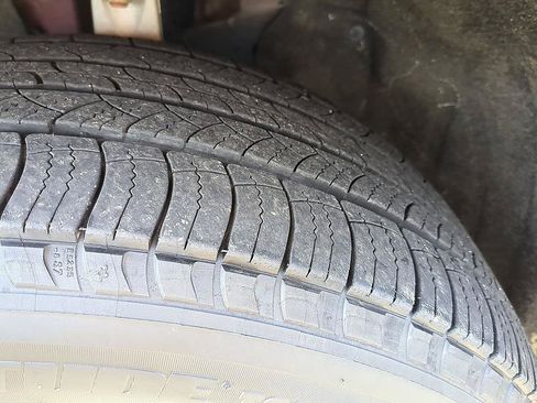 Used 2018 Jeep Grand Cherokee Laredo RWD image 11