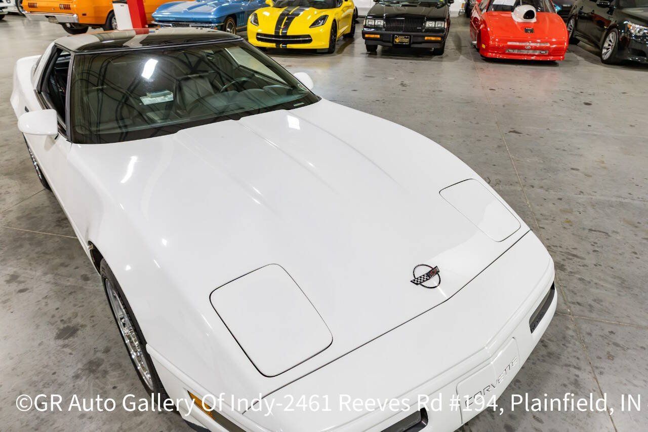 Used 1992 Chevrolet Corvette Coupe RWD image 19