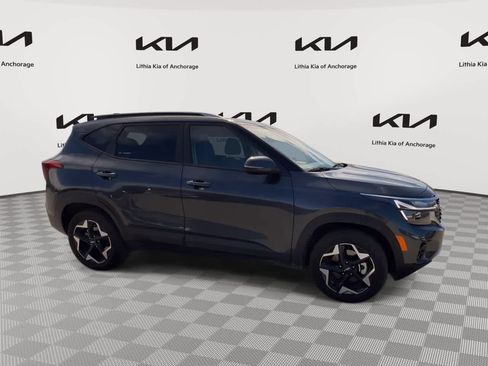 Used 2025 Kia Seltos S AWD/4WD image 2