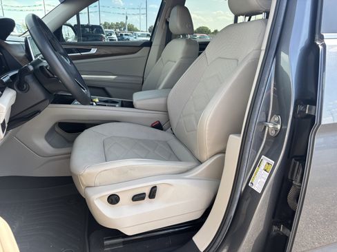 Used 2024 Volkswagen Atlas SE AWD/4WD image 10