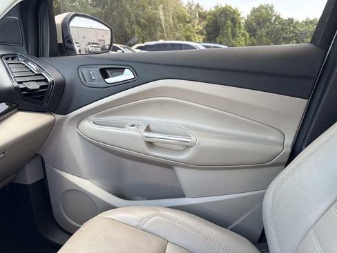Used 2019 Ford Escape Titanium FWD image 22