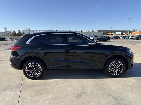Certified 2025 Audi Q5 Premium w/ 19" Wheel Package AWD/4WD image 8
