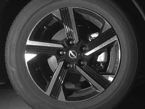 Used 2025 Nissan Sentra SV FWD image 13