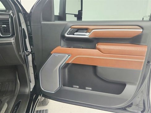 Used 2025 GMC Sierra 2500 Denali Ultimate image 34