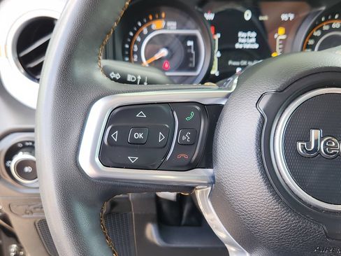 Used 2024 Jeep Wrangler Unlimited Sahara AWD/4WD image 17