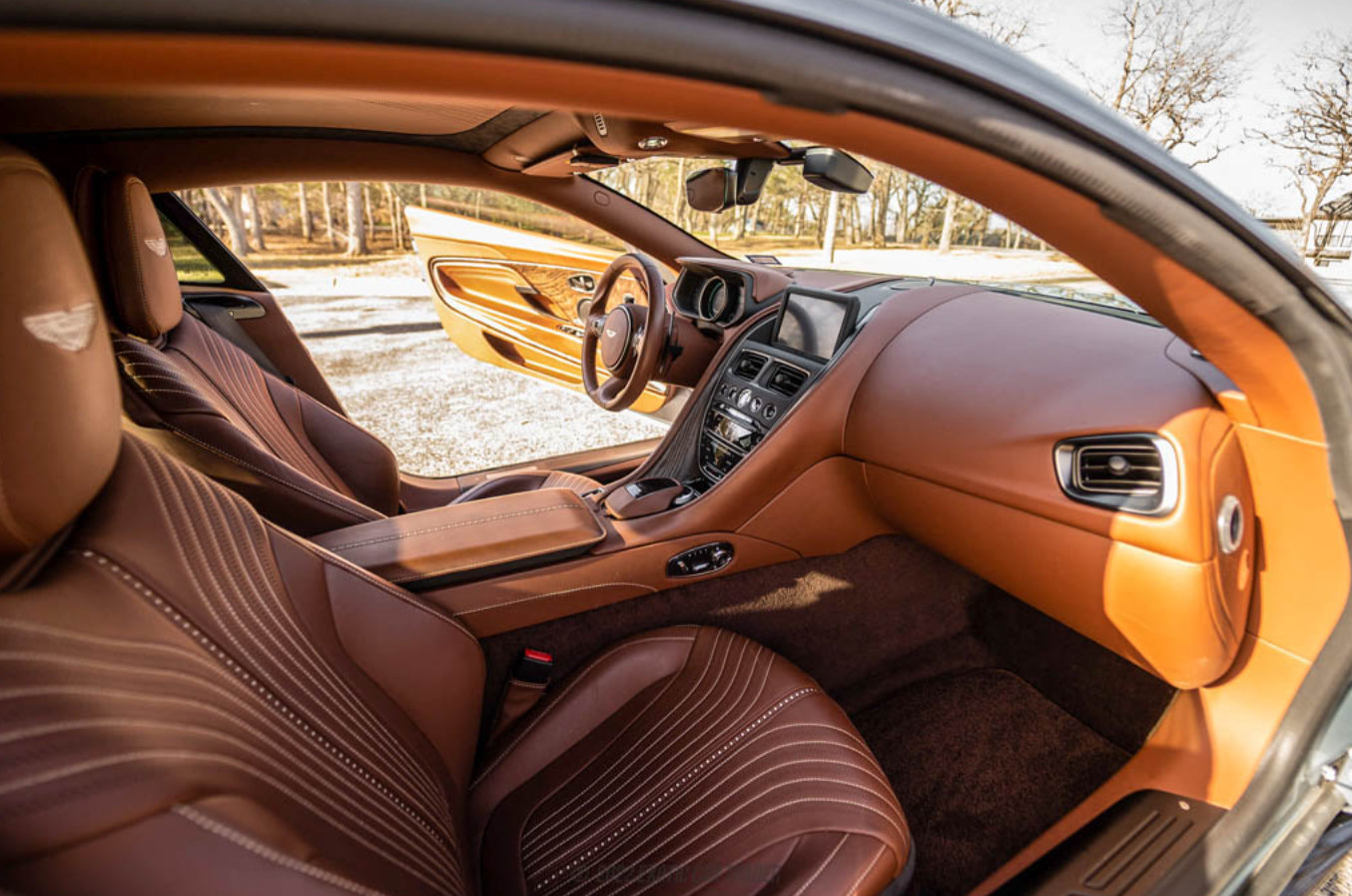 Used 2018 Aston Martin DB11 V12 RWD image 27