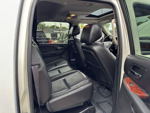 Used 2011 Chevrolet Avalanche LTZ AWD/4WD image 35