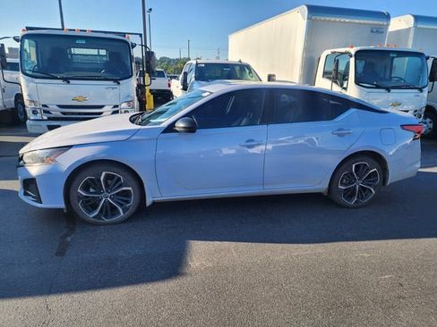 Used 2025 Nissan Altima 2.5 SR w/ SR Premium Package AWD/4WD image 2
