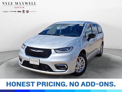 New 2026 Chrysler Pacifica Select