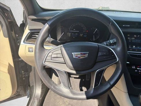Used 2017 Cadillac XT5 FWD image 5