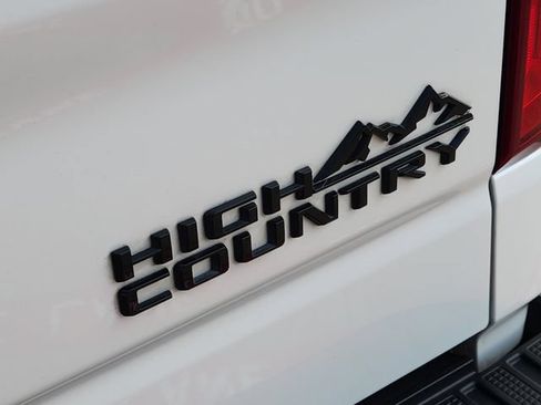 Used 2025 Chevrolet Silverado 1500 High Country w/ High Country Premium Package AWD/4WD image 10