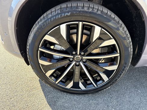 New 2026 Volvo XC90 B6 Plus w/ Protection Package Premier image 9
