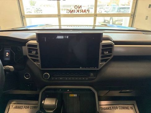 Used 2022 Toyota Tundra Limited w/ Power Package AWD/4WD image 23