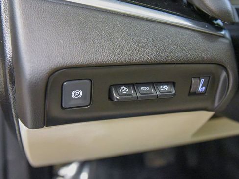 Used 2022 Buick Enclave Avenir image 19