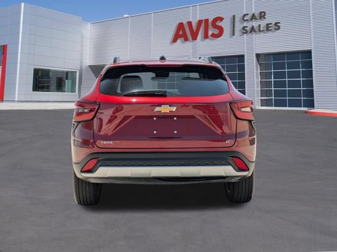 Used 2025 Chevrolet Trax LT w/ LT Convenience Package FWD image 6