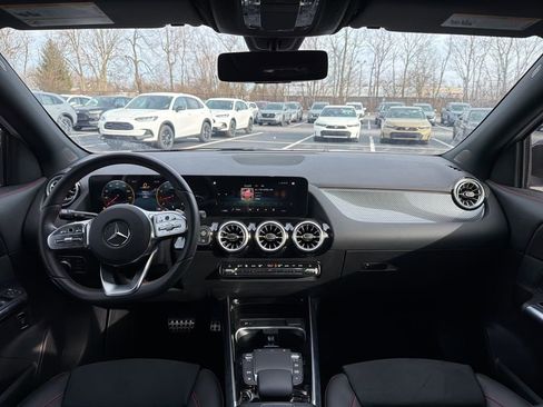 Used 2022 Mercedes-Benz GLA 250 4MATIC image 11