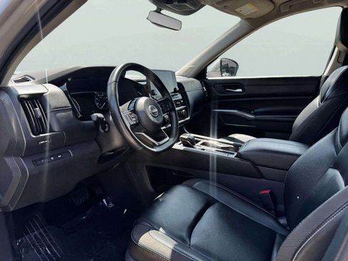 Used 2023 Nissan Pathfinder SL w/ SL Premium Package image 16