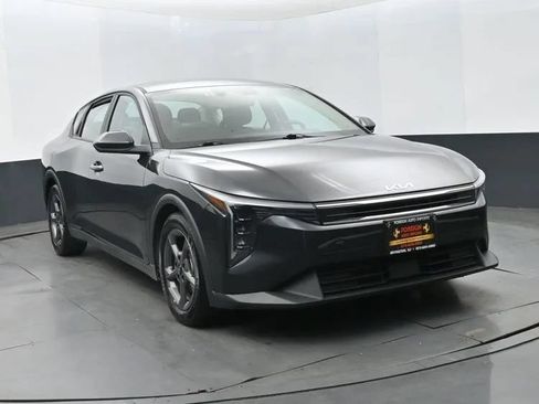 Used 2025 Kia K4 FWD image 2