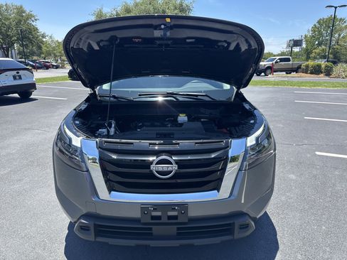 Used 2025 Nissan Pathfinder SV FWD image 39