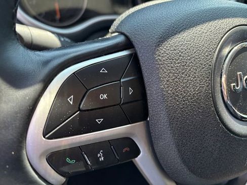 Used 2018 Jeep Cherokee Latitude Plus image 19