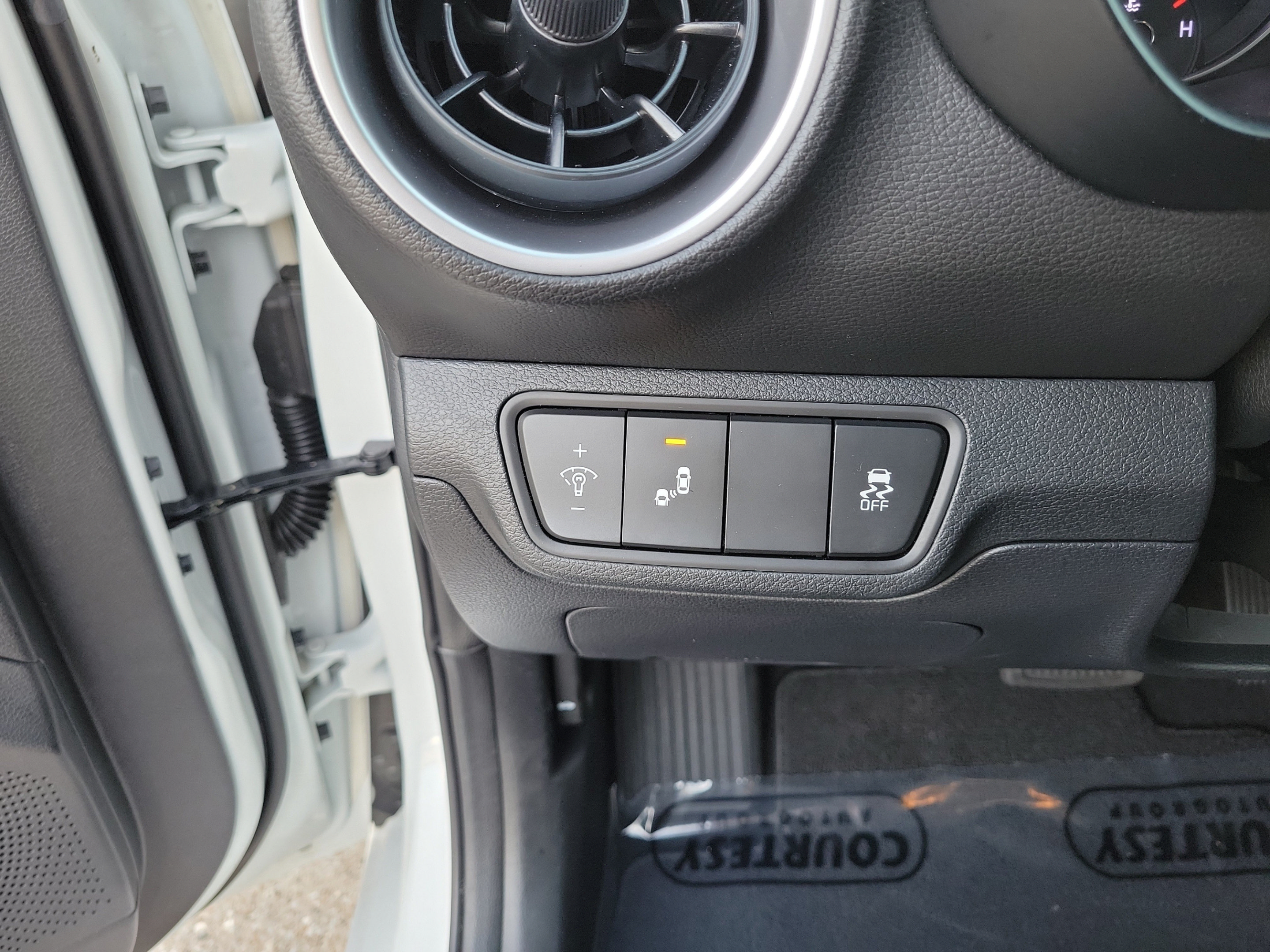 Used 2024 Kia Forte LXS w/ LXS Technology Package FWD image 26