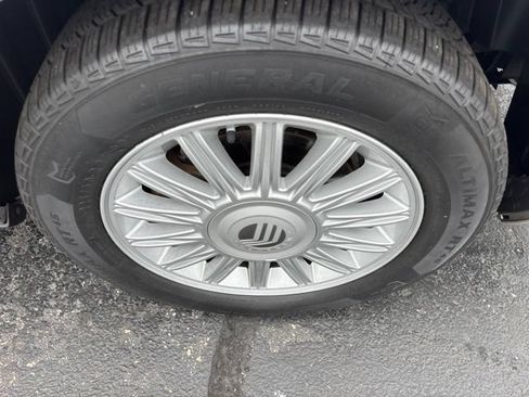 Used 2010 Mercury Grand Marquis LS RWD image 25