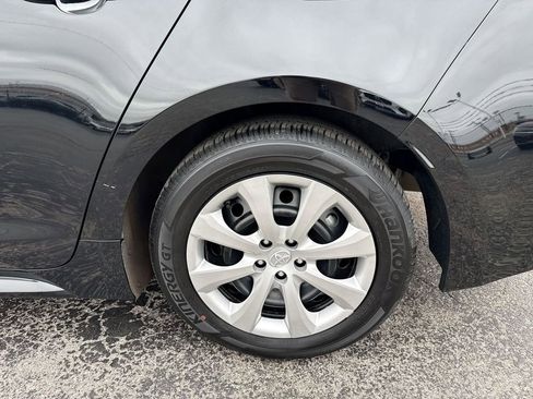 Used 2025 Toyota Corolla LE FWD image 32