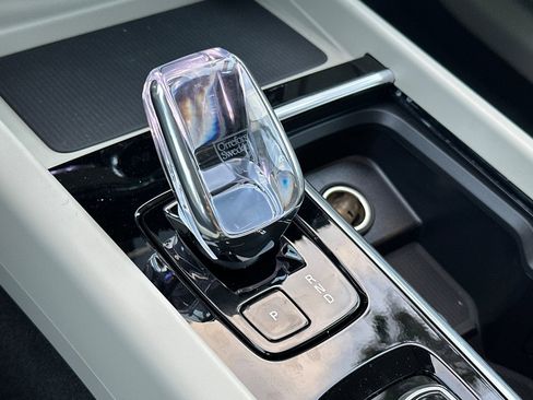 New 2026 Volvo XC60 T8 Ultra w/ Climate Package image 19