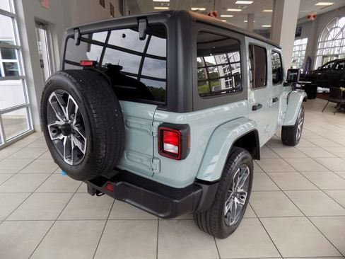 Certified 2024 Jeep Wrangler Unlimited w/ Convenience Group AWD/4WD image 8