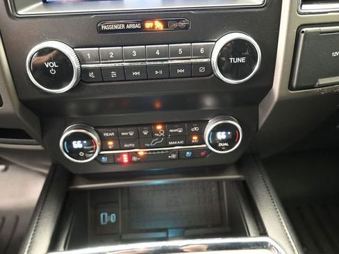 Used 2021 Ford Expedition XLT image 3