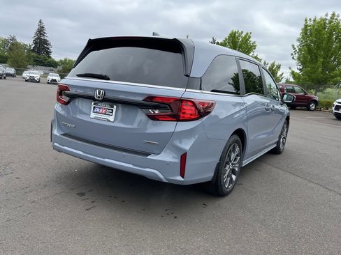 New 2026 Honda Odyssey Touring image 5