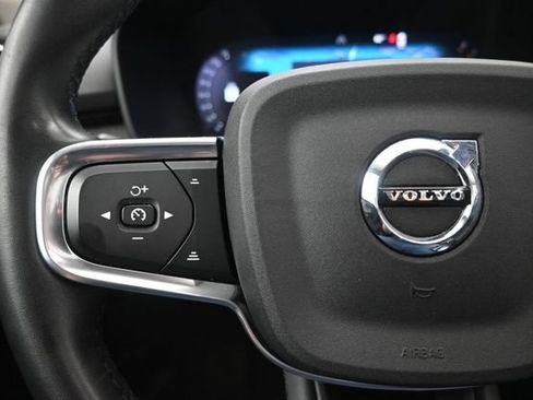 Used 2023 Volvo XC40 B4 Ultimate FWD image 25